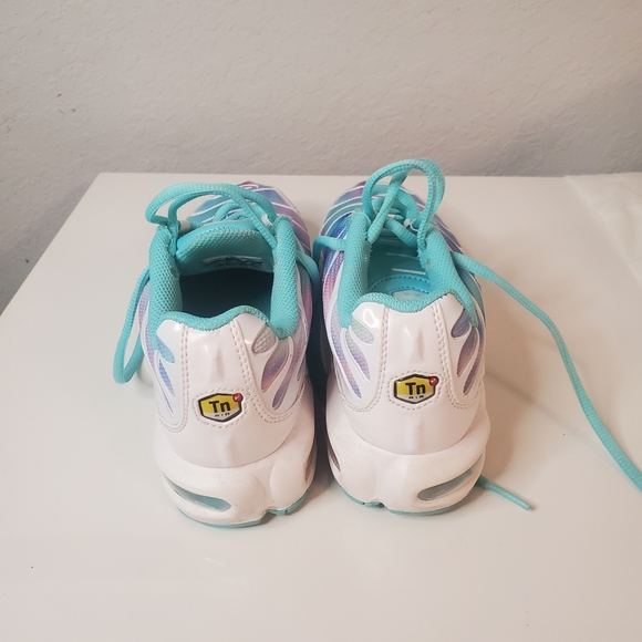 Nike - Picture 3 of 6